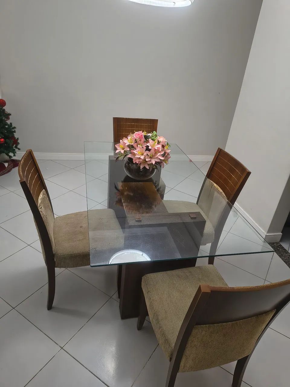 Mesa de madeira e vidro - Foto 4