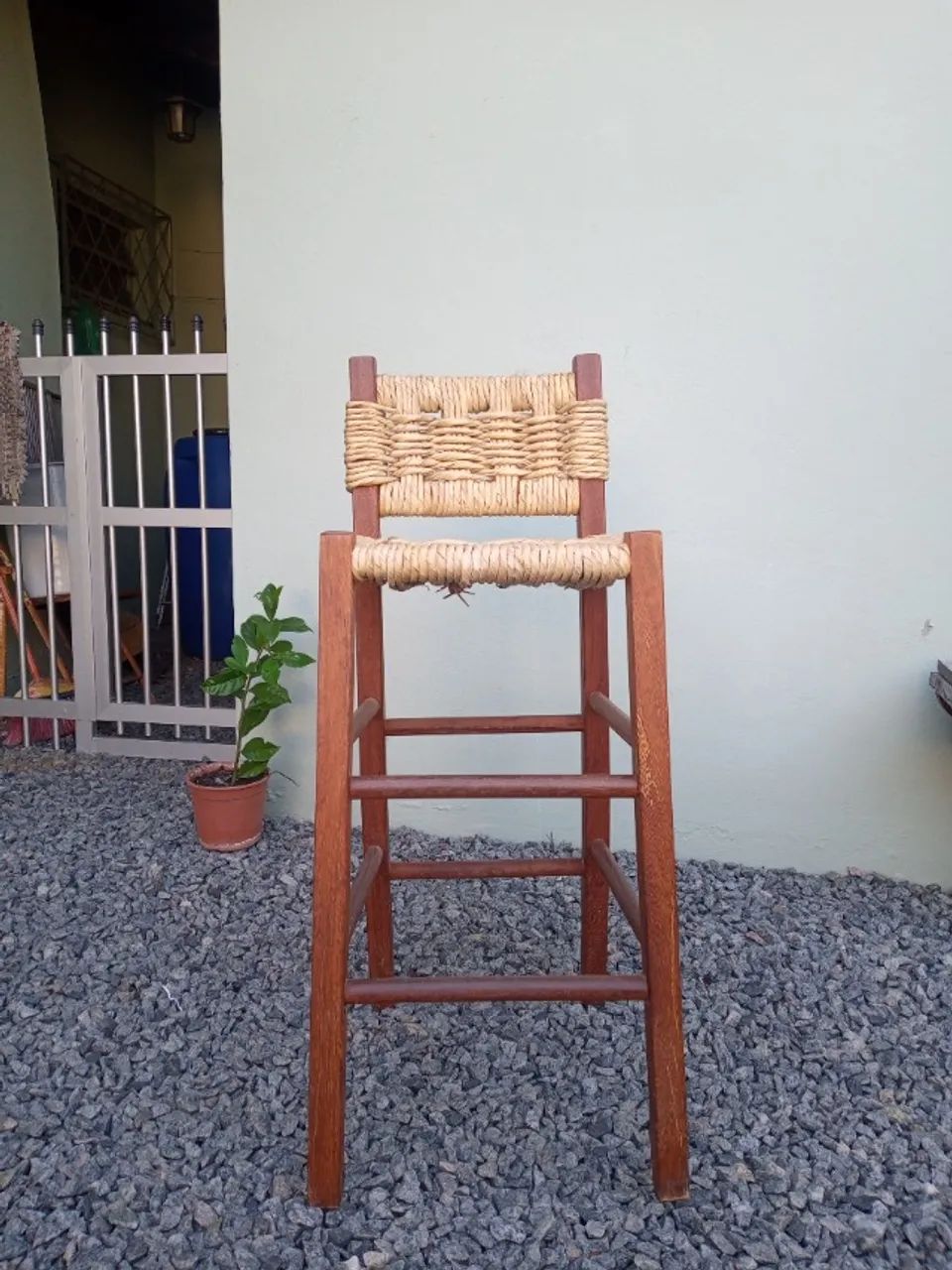 vendo banquetas de madeira e palha, 4 pçs. - Foto 3