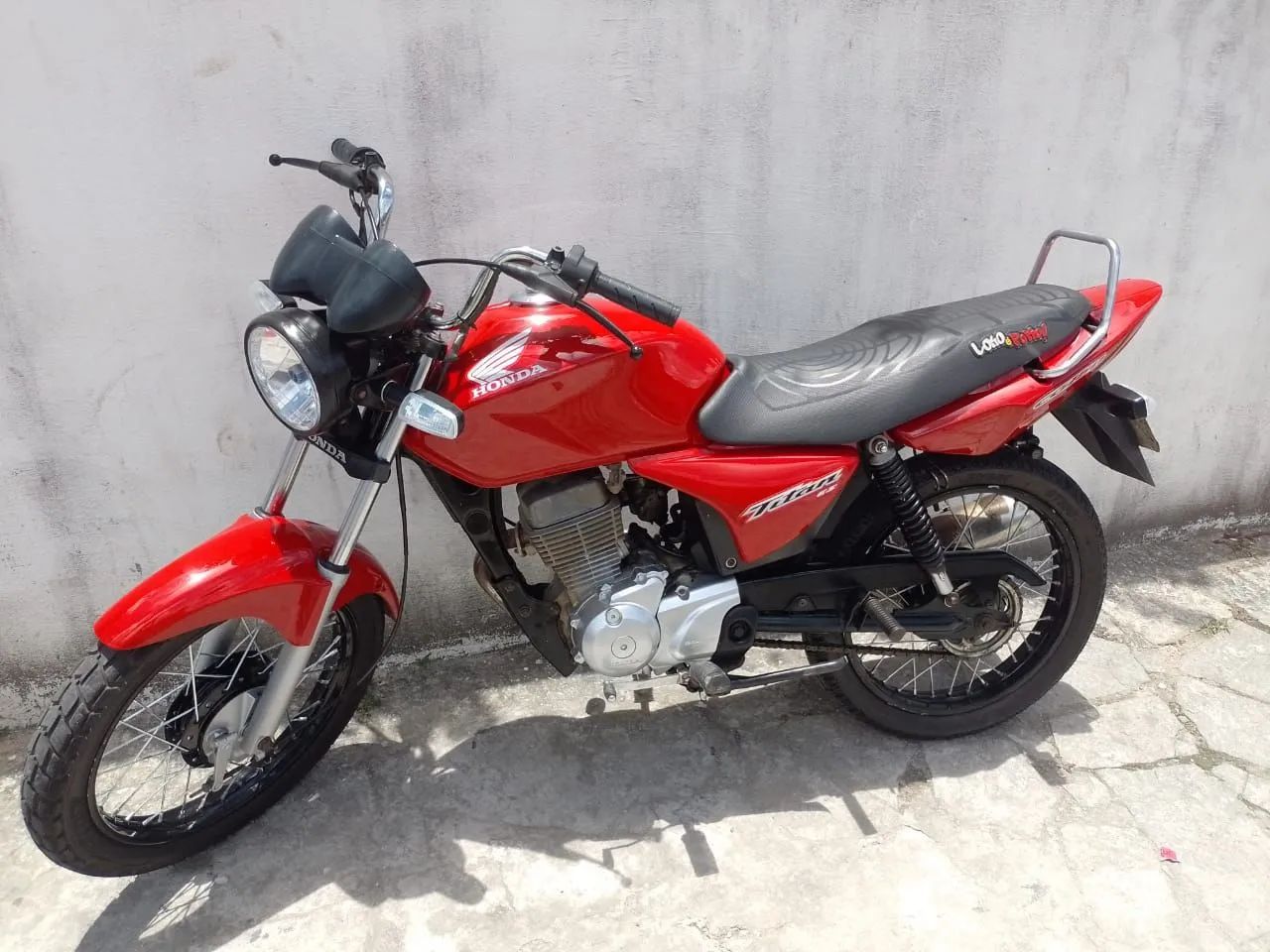 Titan es 2005