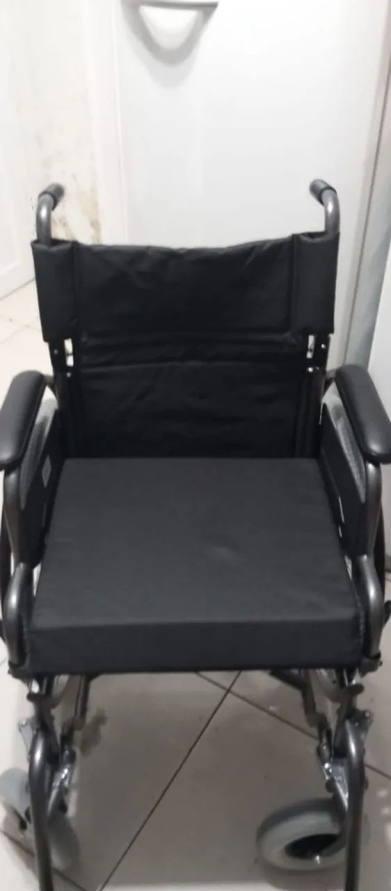 !! CADEIRA DE RODAS NUNCA USADA !!