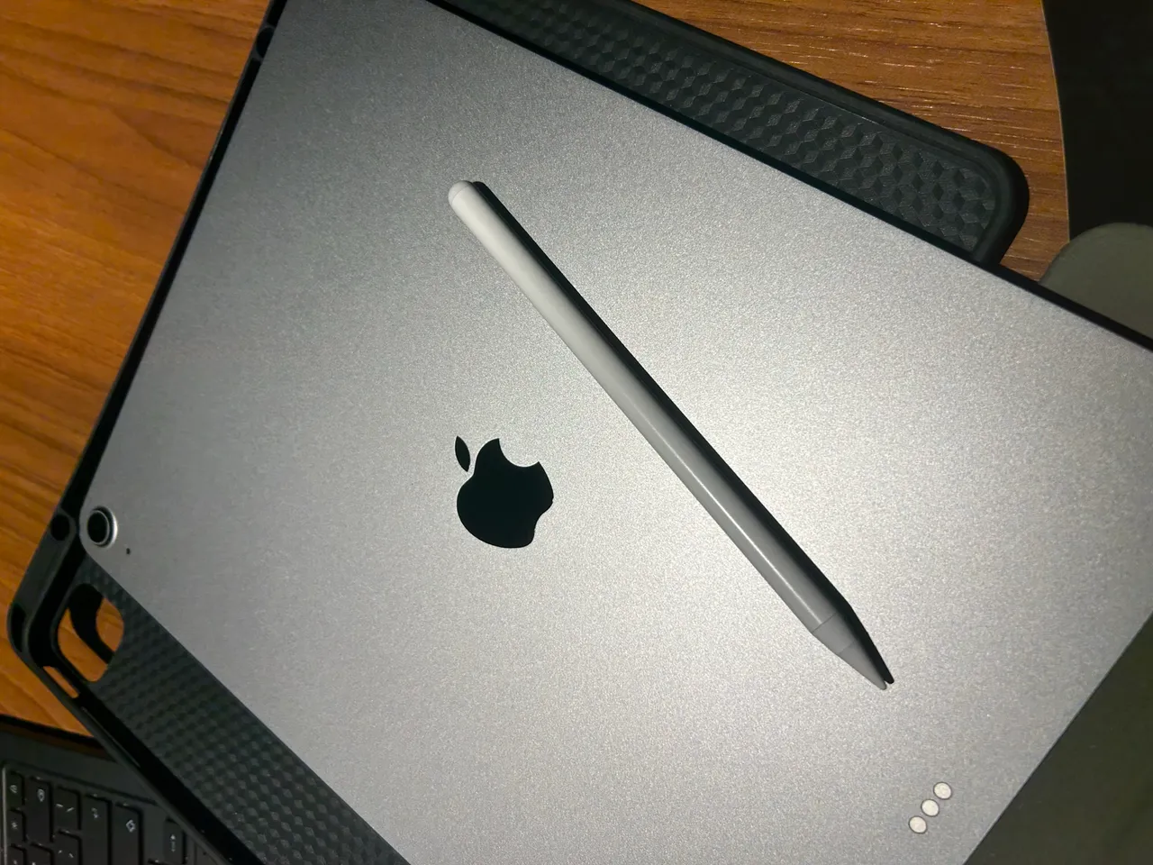 Ipad, Apple Pencil e Teclado - Tablets e E-Readers - Guará I
