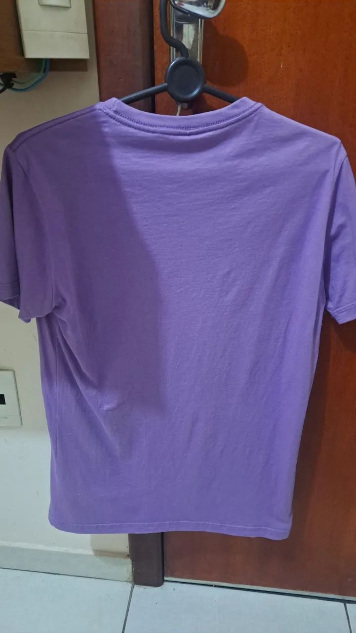 Camisa lilás tamanho M em perfeito estado - Foto 3
