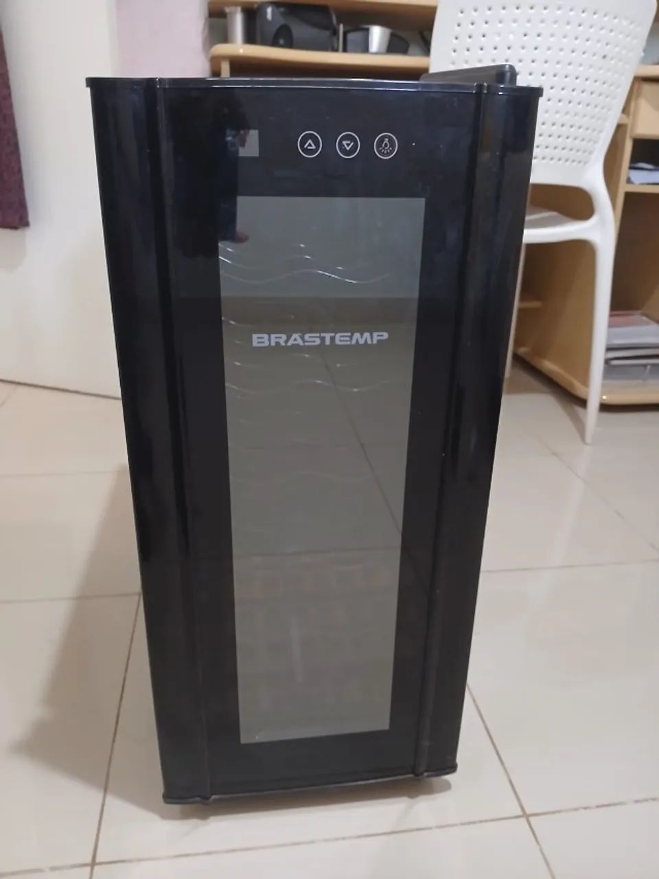Adega climatizada 12 garrafas Brastemp (semi nova, sem uso)