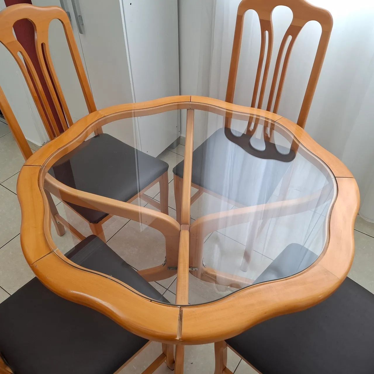 Mesa de jantar com quatro cadeiras - Foto 2