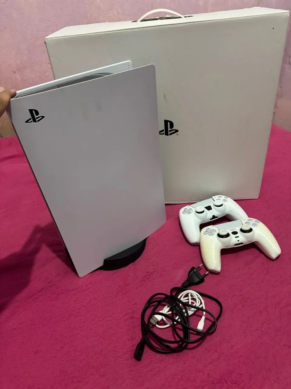 PlayStation 5 + 2 controles 