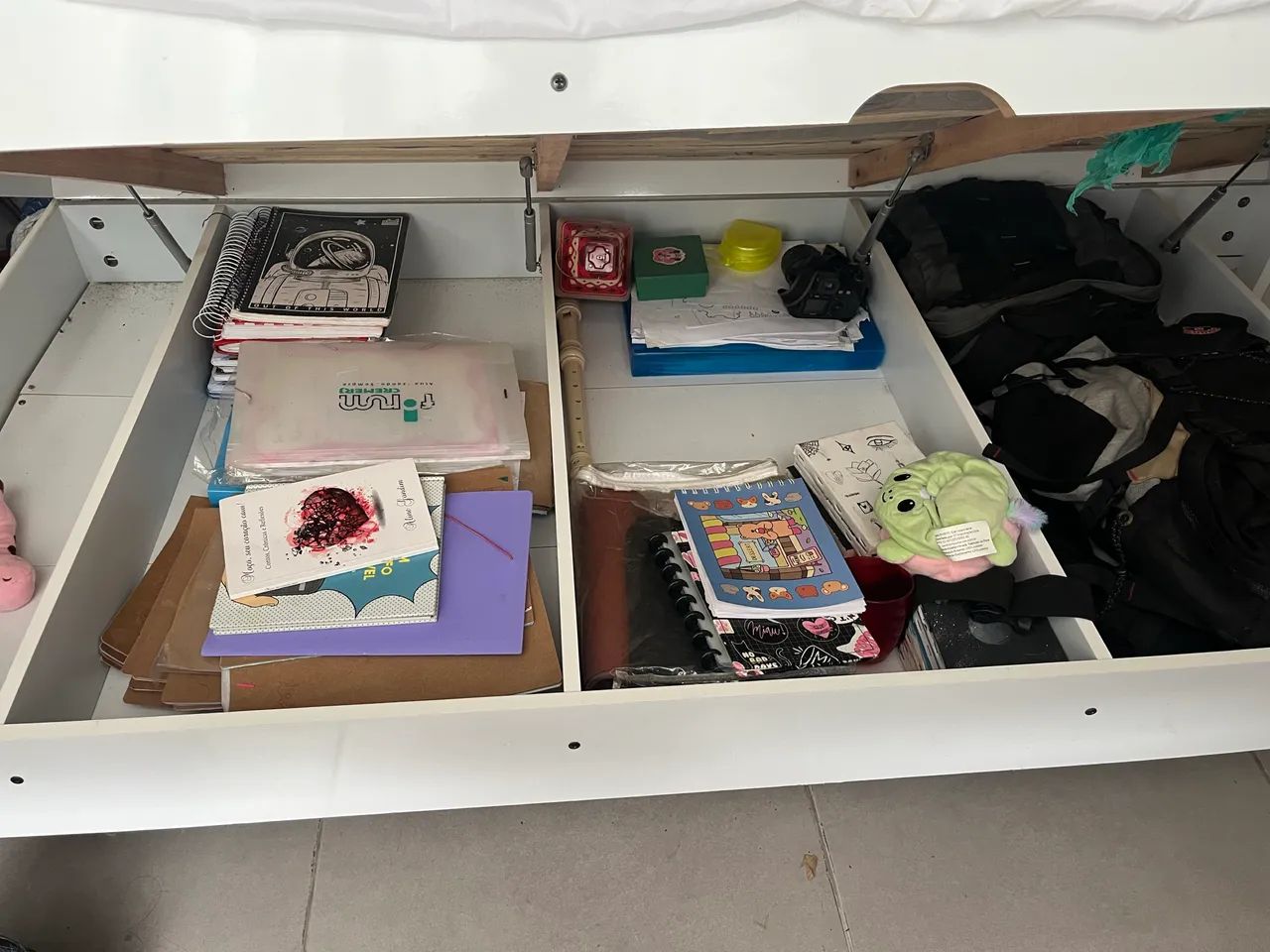 Vendo cama baú de solteiro, praticamente nova  - Foto 3