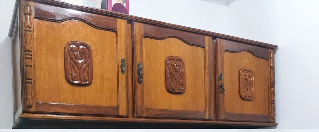 Guarda roupa madeira maciça com maleiro  - Foto 2