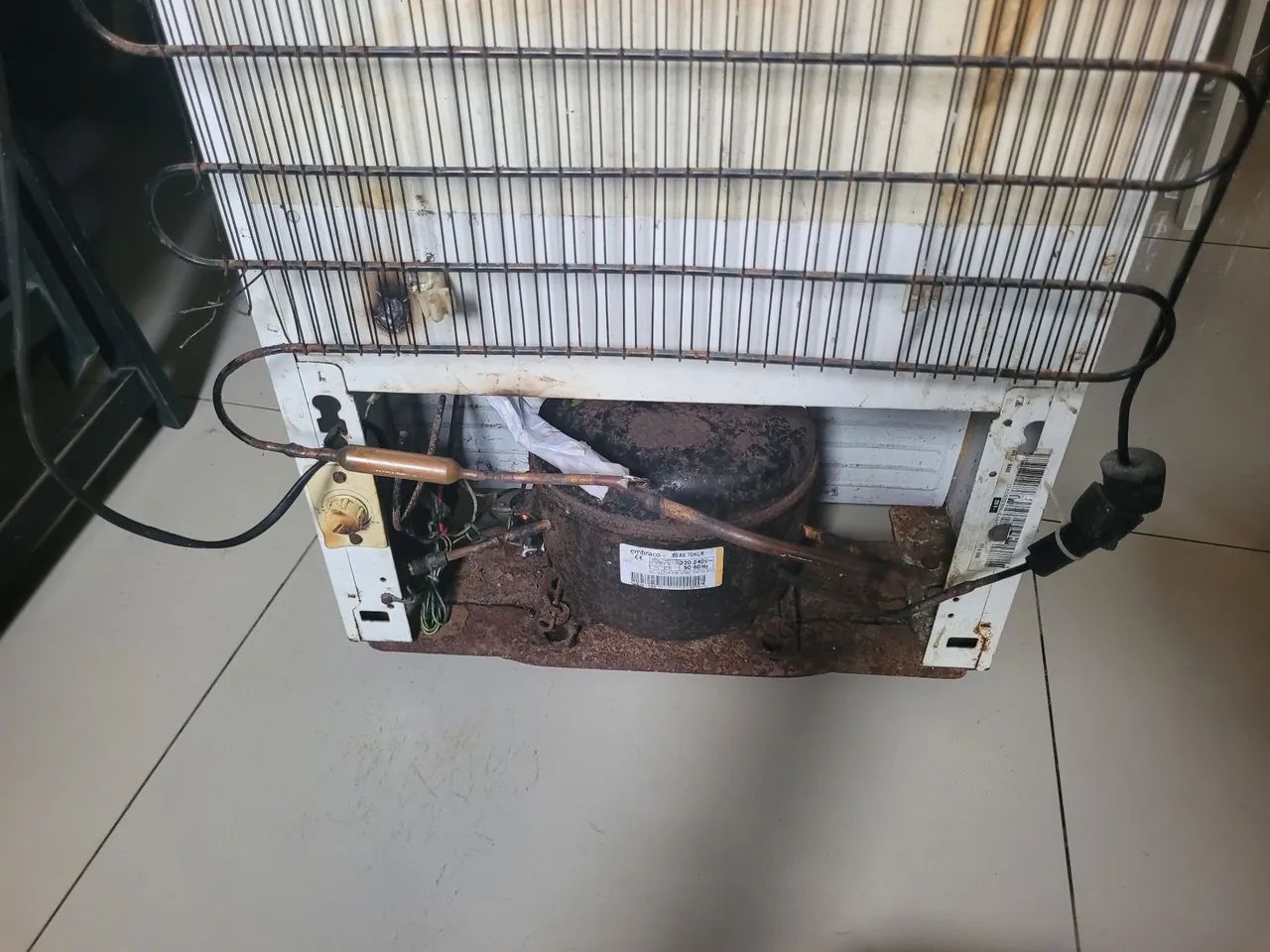 Freezer consul com defeito, vazamento no silindro - Foto 4