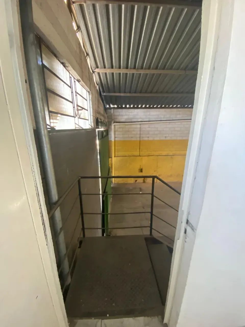 ALUGUE EXCELENTE GALPÃO NA AV. TANCREDO NEVES - Foto 5