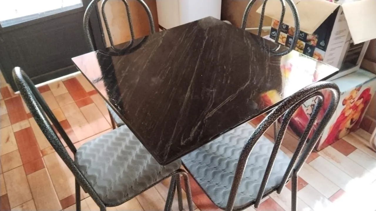 Mesa de mármore 