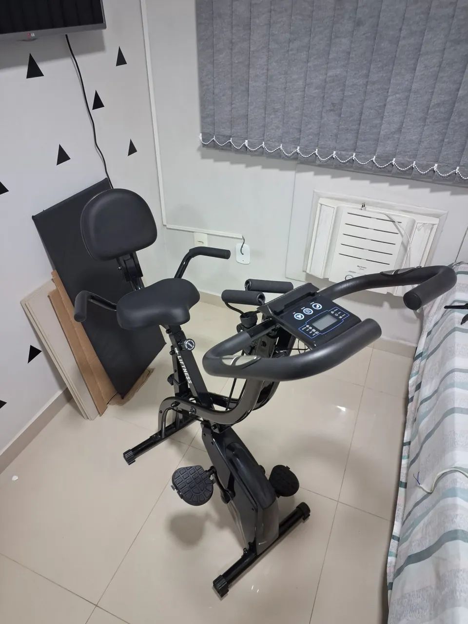 Bicicleta Ergométrica Vertical LIFTNESS - Foto 3