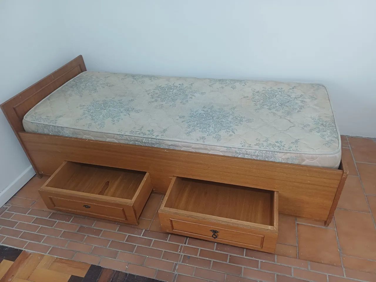 Cama de solteiro com gaveta + colchão 