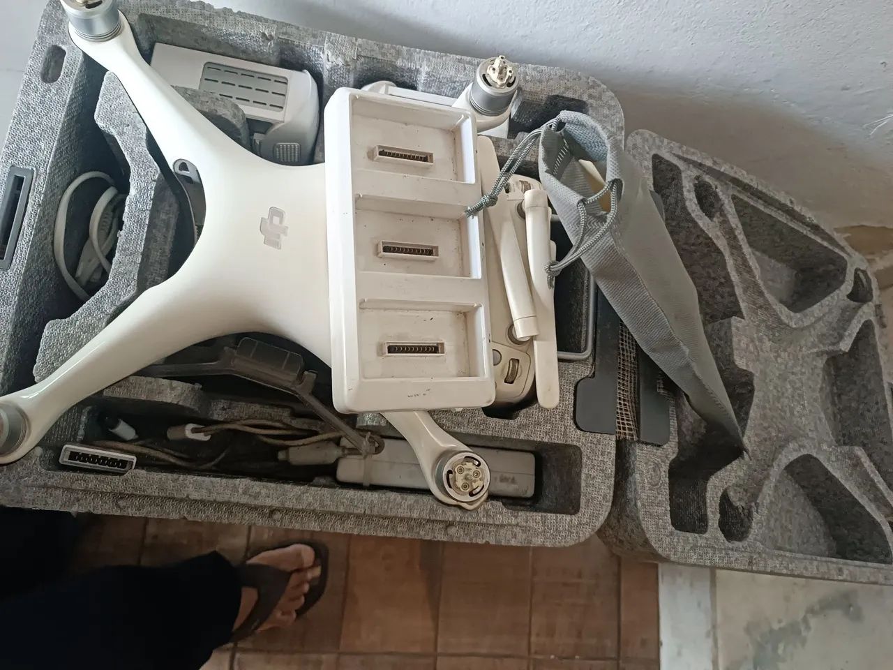 Drone Phantom 4 com 3 baterias
