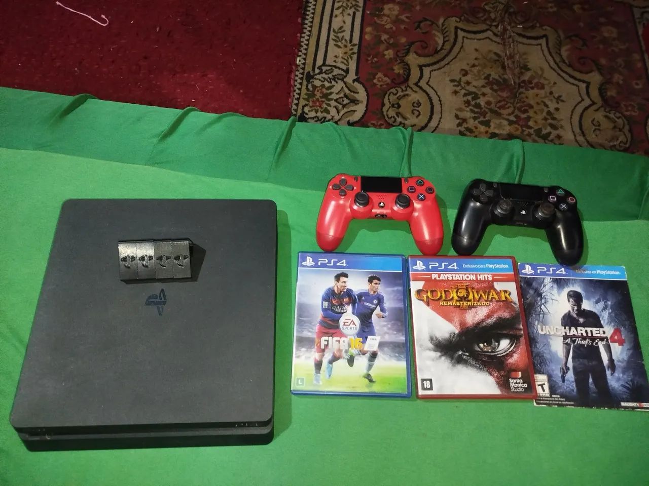 PS4 em ótimo estado de uso 