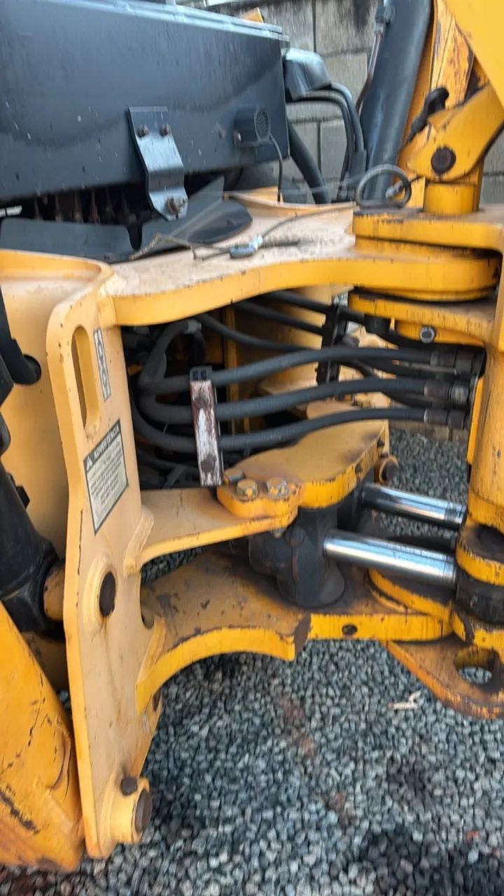 Retroescavadeira JCB 2013 3CX 4x4  - Foto 9