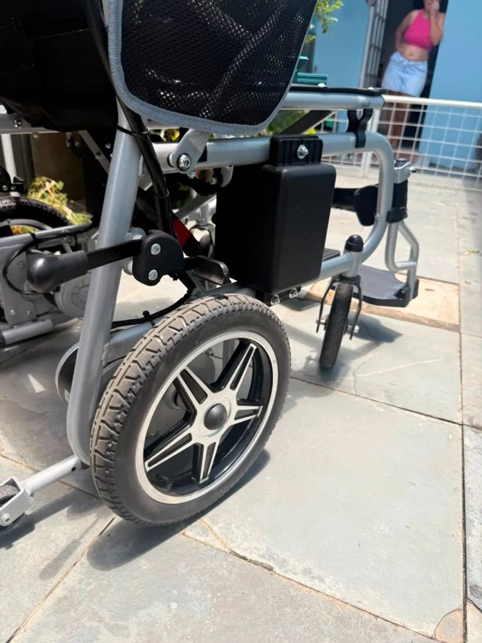 Cadeira de rodas motorizada - Foto 3