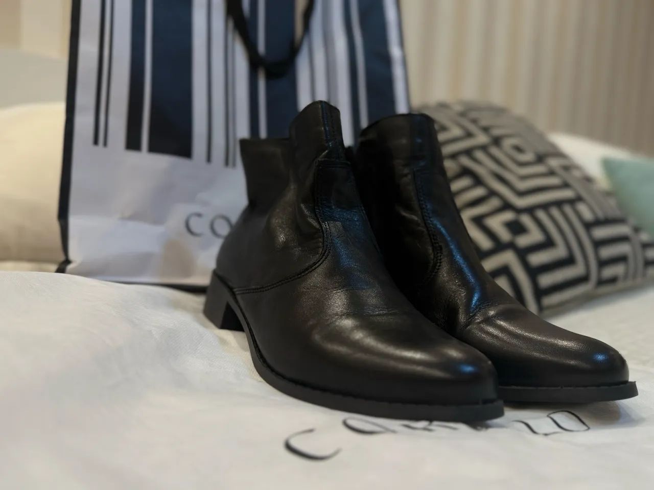 Bota Corello Preta em Couro - Estilo e Conforto - Foto 4
