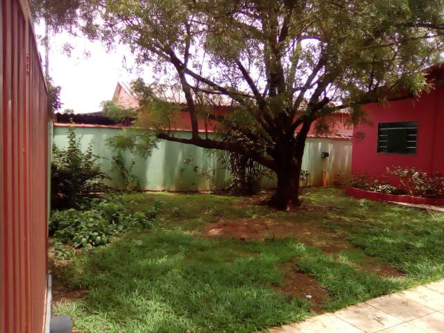 Casa com amplo quintal e ótima localização - Foto 5