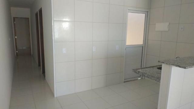 Casa com 2 quartos, 2 banheiros, varanda, sala de estar. - Foto 6