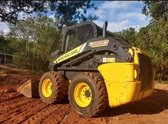 Mini - Carregadeira New Holland L220