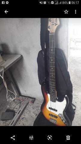 Estou vendendo um contra baixo de quatro corda por 650 - Foto 2