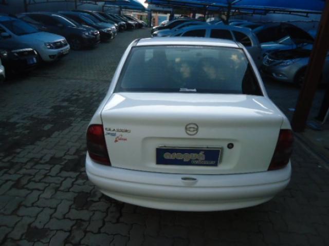 Chevrolet classic 2005 1.0 mpfi life 8v Álcool 4p manual - Foto 12