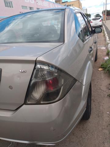 Ford Fiesta sedan prata ouro completo 1.6 - Foto 4