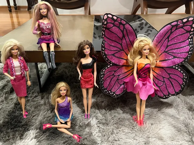 Barbie Boneca com prancha de surfe e cachorrinho de estimação, boneca