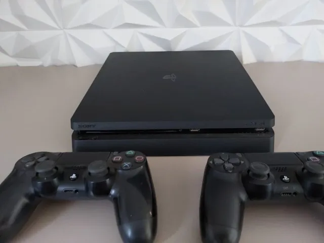 Sony Consola PS4 Pro 1TB + FIFA 21 Edição Real Madrid