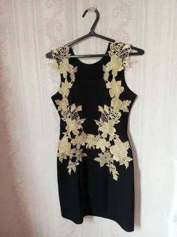 Vestido tubinho preto com renda 