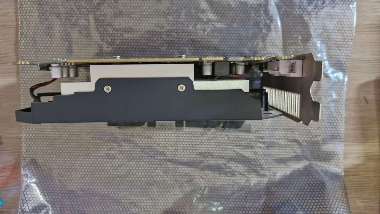 Placa de Video AMD Radeon RX 550 4 GB - Foto 6