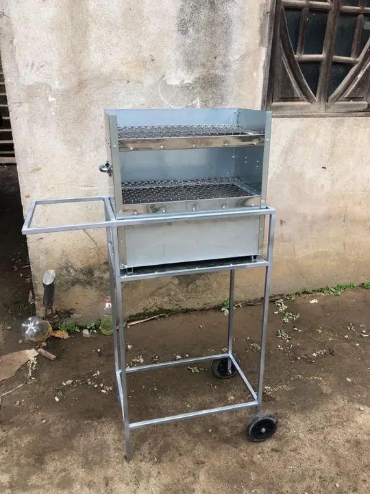 Churrasqueira para espetinho com rodinhas / carrinho de churrasco  - Foto 4