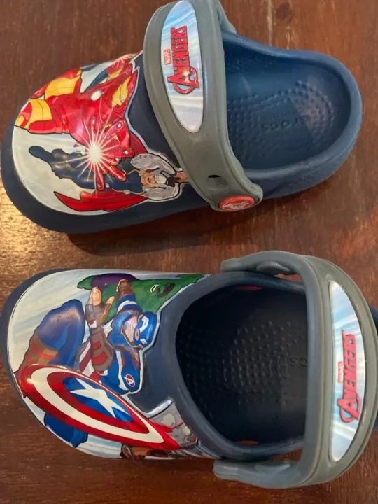 Chinelo Infantil Avengers Crocs Tamanho 24/25