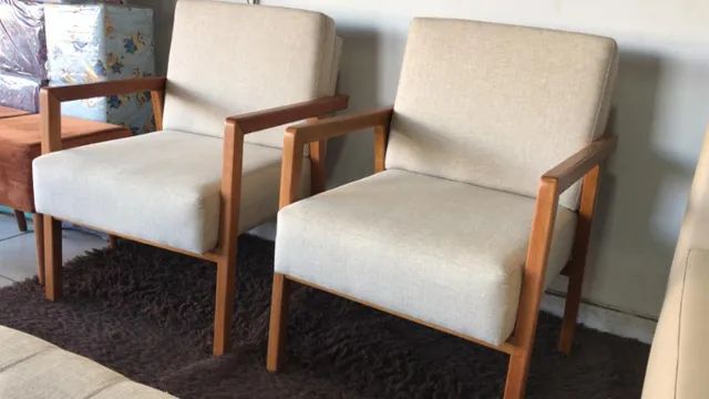 poltrona braço de madeira novas