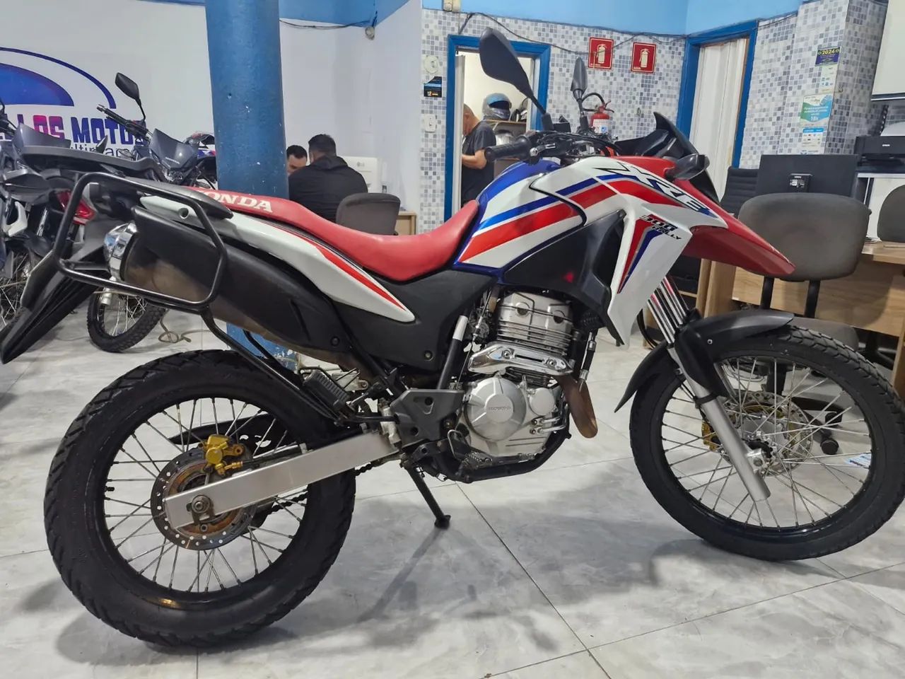 Honda xre 300 2017 aceito cartão 12x 18x 21x 1.8% aceito moto na troca fin 48x  - Foto 4