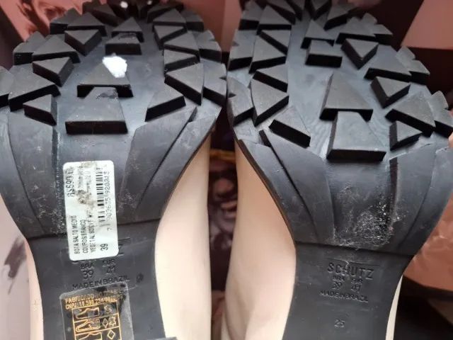 bota couro schutz salto médio  - Foto 4