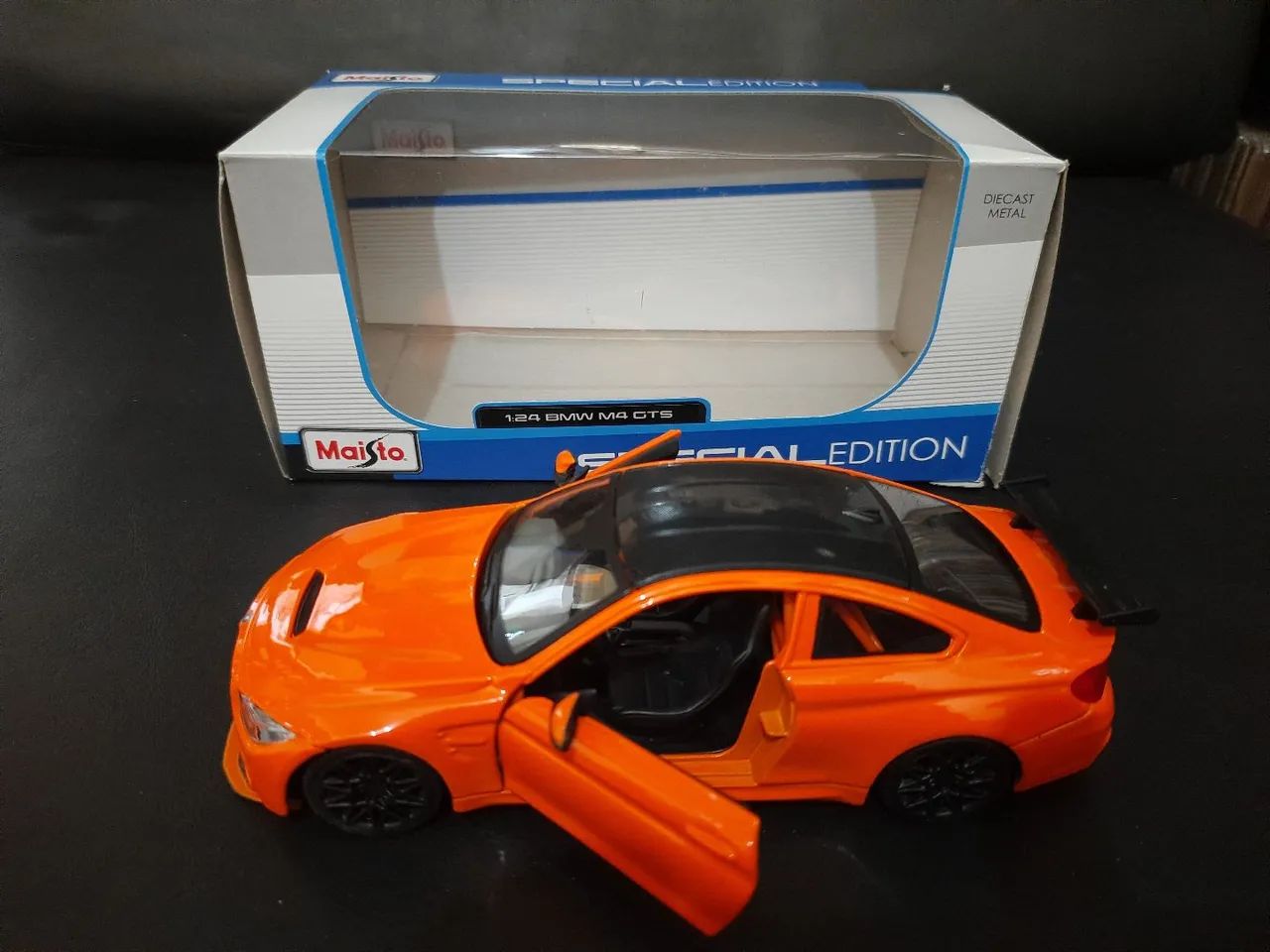 Miniatura BMW M4 Gts Laranja Maisto 1/24. - Foto 4