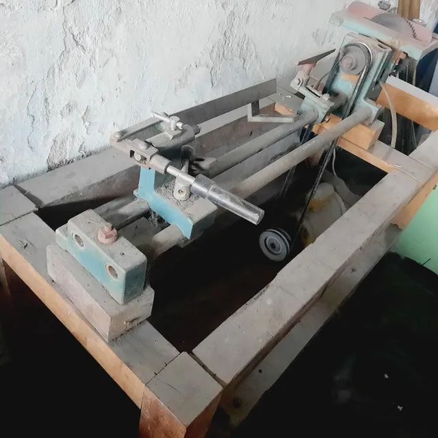 Bancada de Máquinas de Produção Acerbi, serra, torno e motor. Medida 1,29x0,49x0,65m. - Foto 3