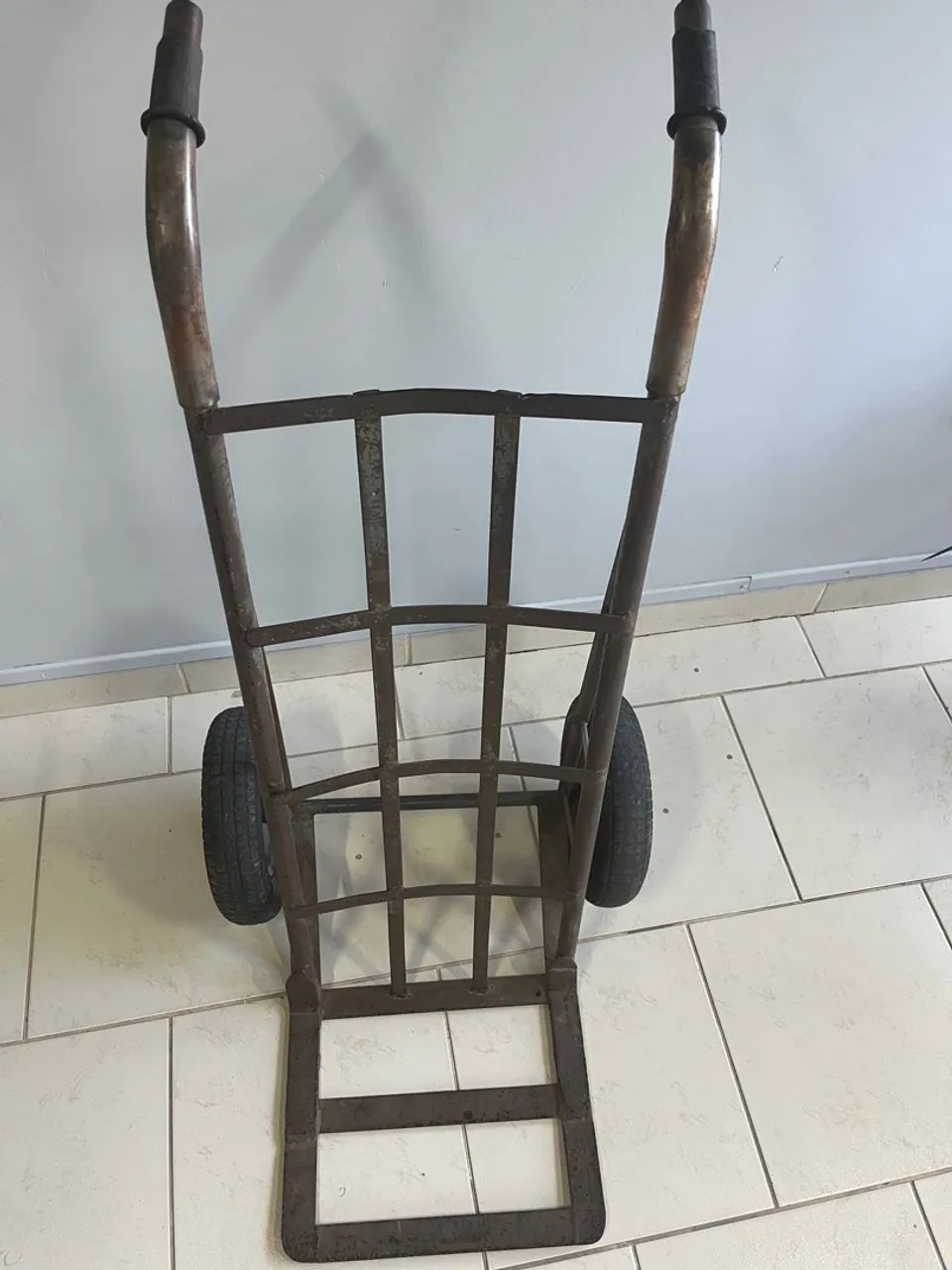 Carrinho de mão de ferro