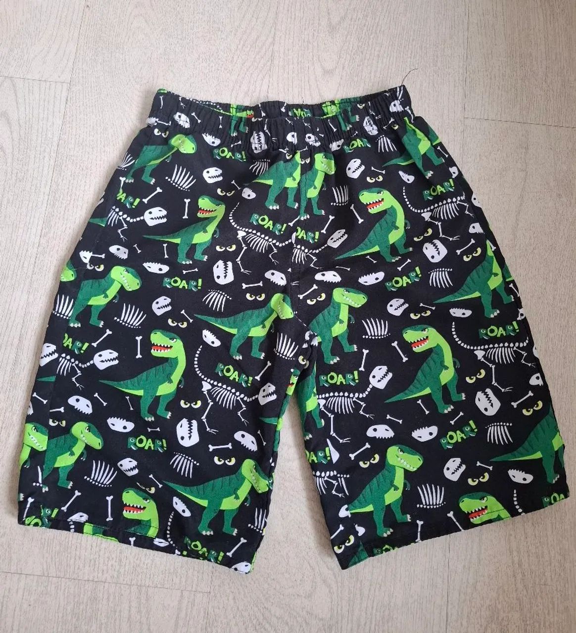 Bermuda estampada dinossauros - Basic Kids 8 anoscomo nova