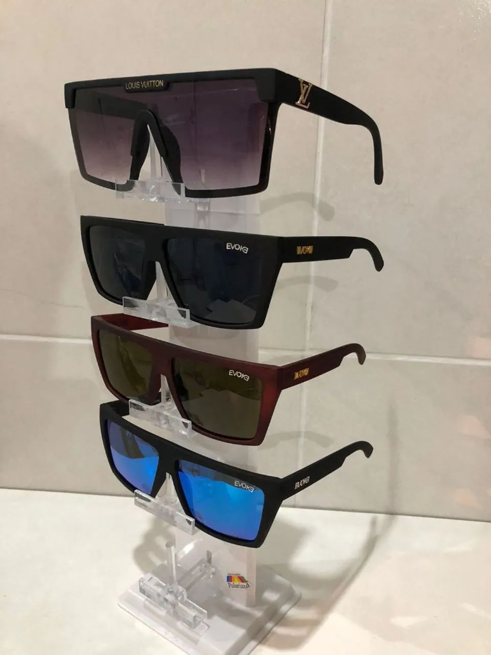 Óculos de Sol Louis Vuitton e Evoke $100