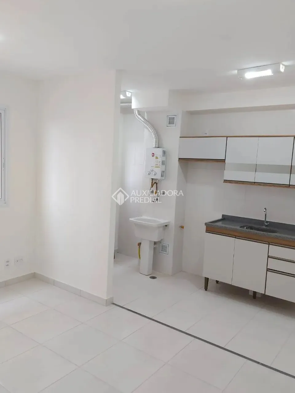 Apartamento à venda no bairro Piraporinha com 43 m² e 2 dormitórios/quartos disponíveis.
