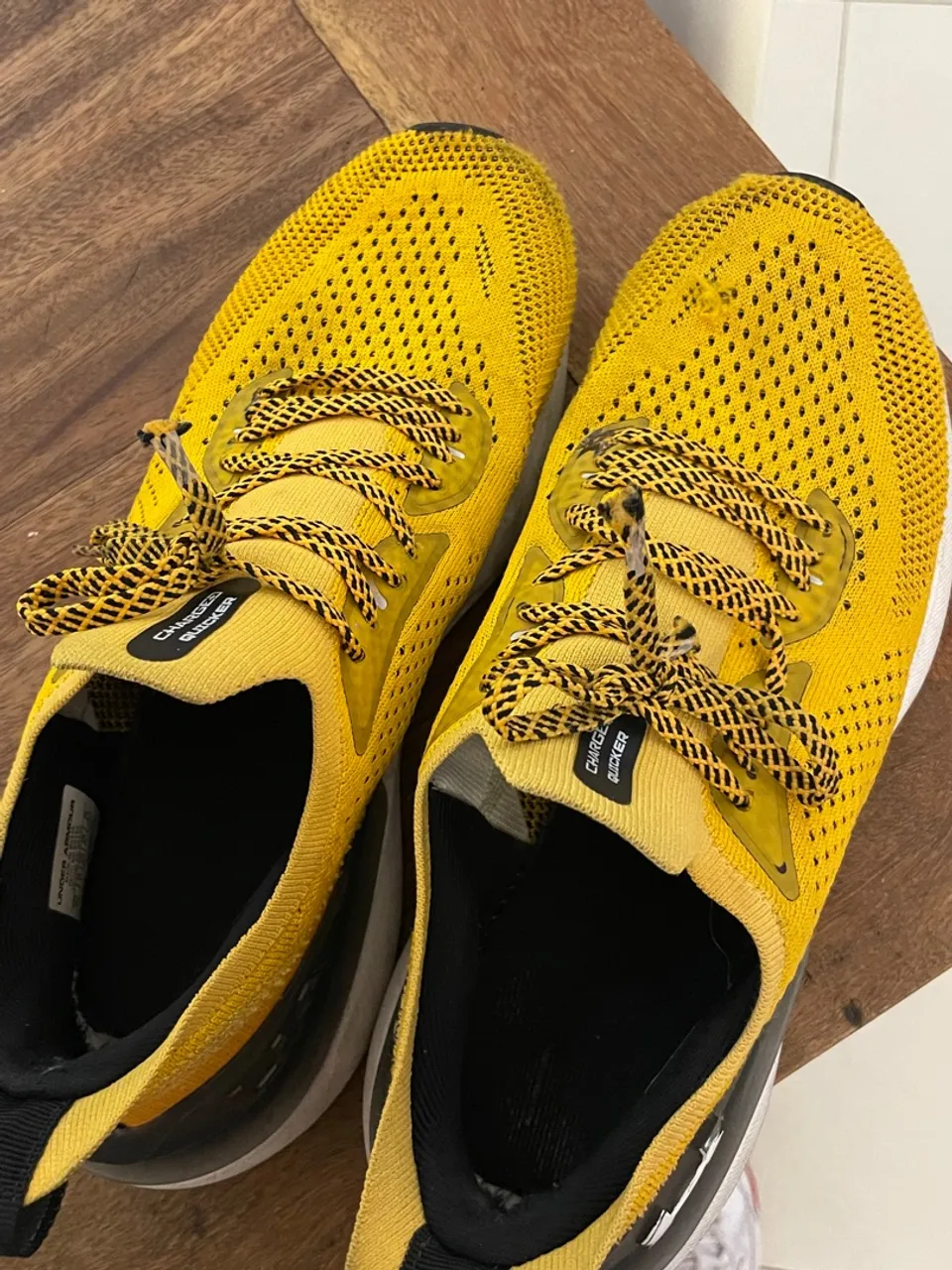Tênis Under Armour Charged Quicker Amarelo
