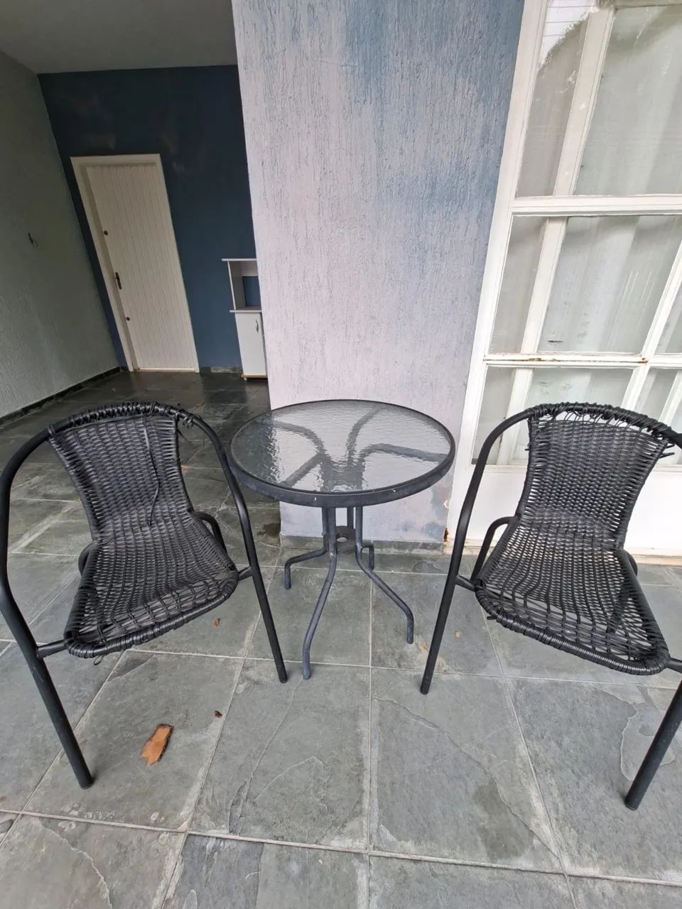 Round table64307305482881120