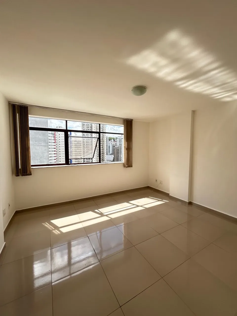 Quarto e sala no centro de juiz de fora