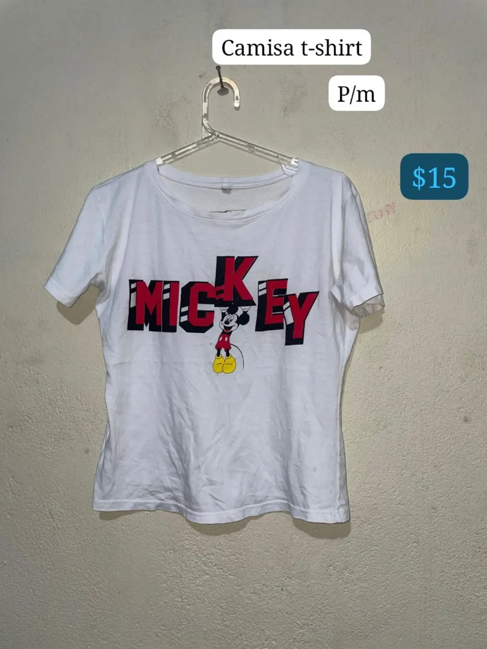 Roupas de desapegos super conservadas