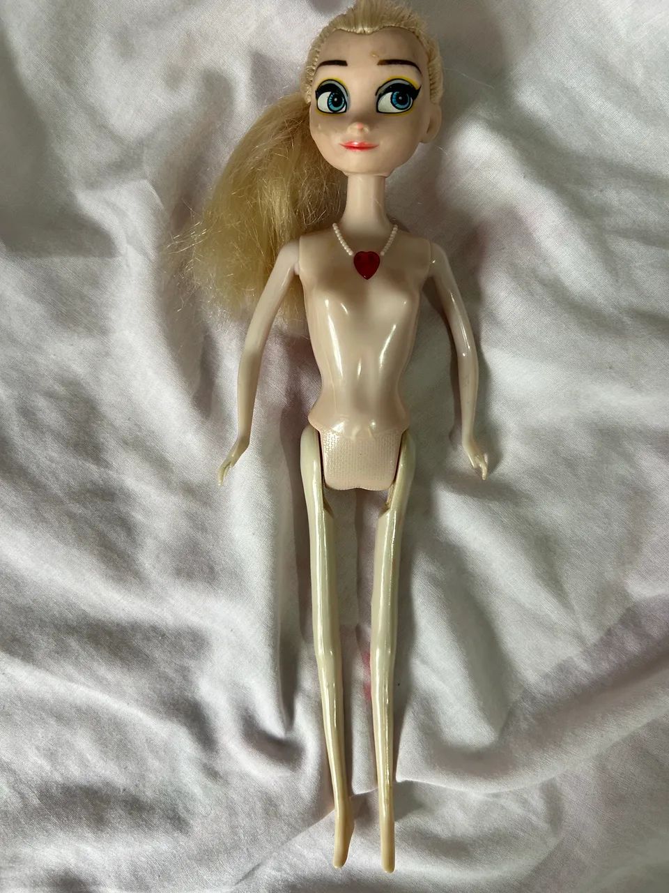 Boneca pouquíssimo uso 