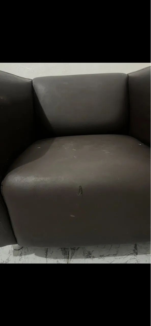 Par de Poltronas em Couro - Foto 2