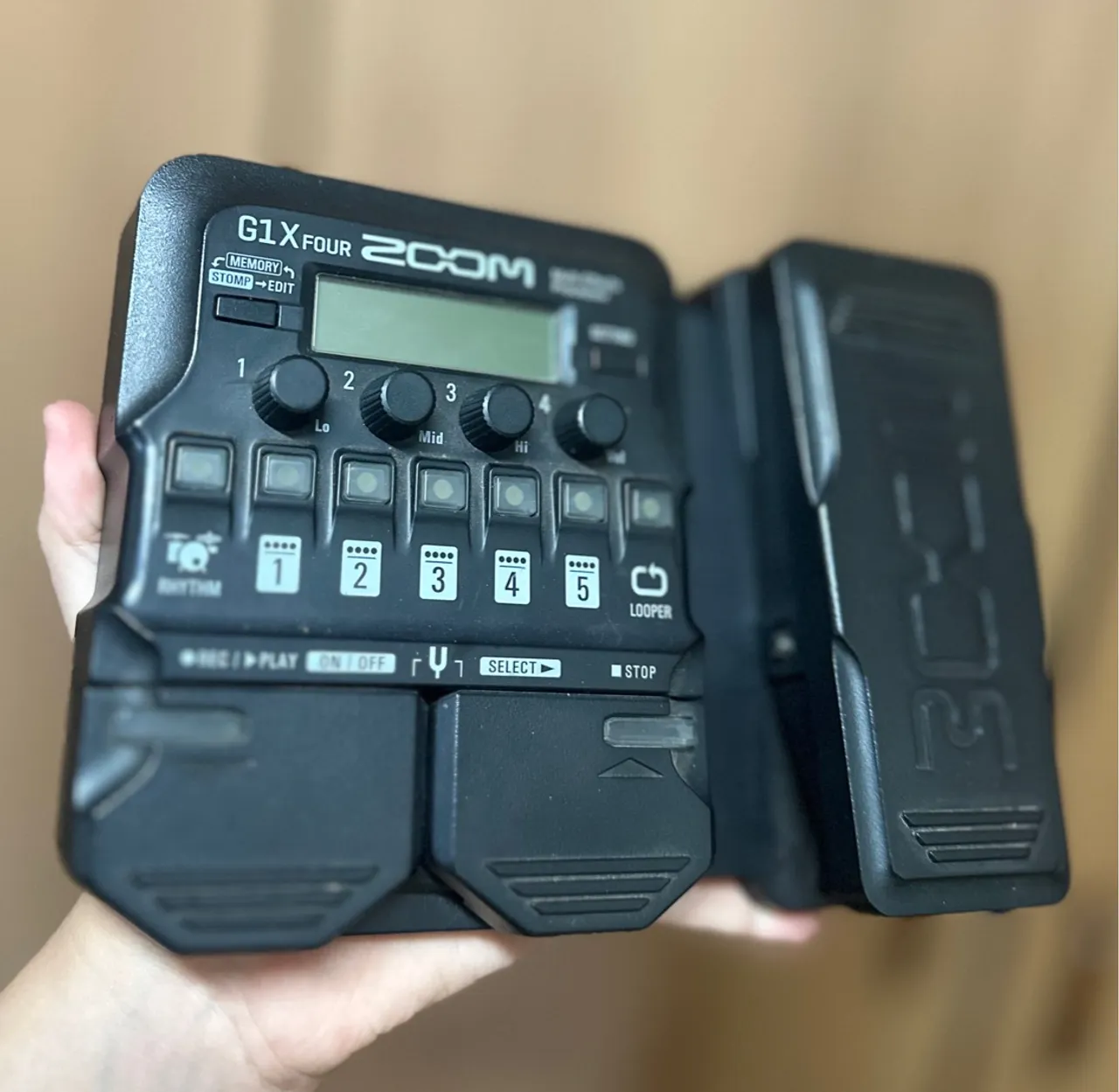 Pedaleira zoom g1x four