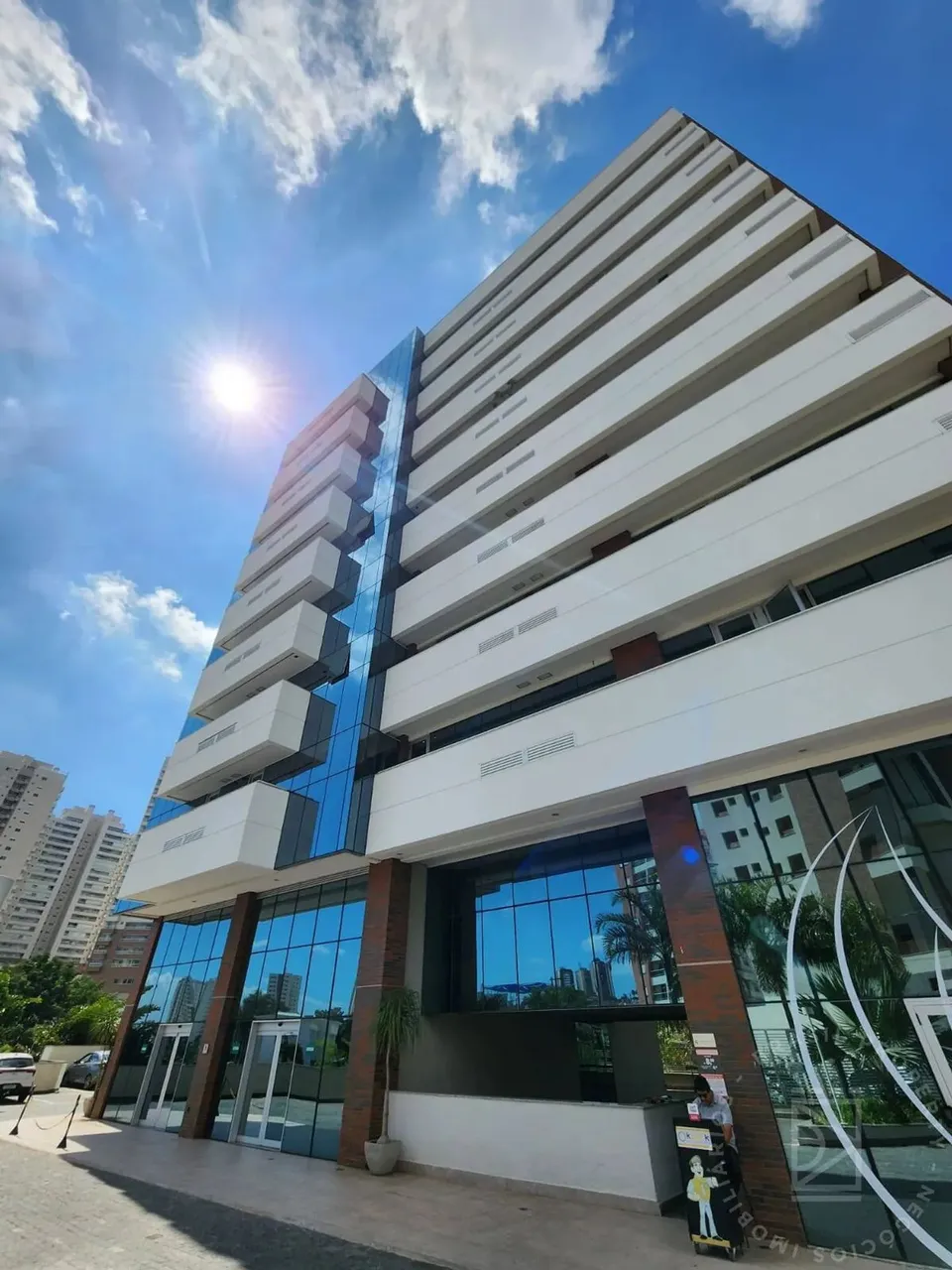 Sala Comercial 52m² com Sacada no Jardim Aquárius - SJC